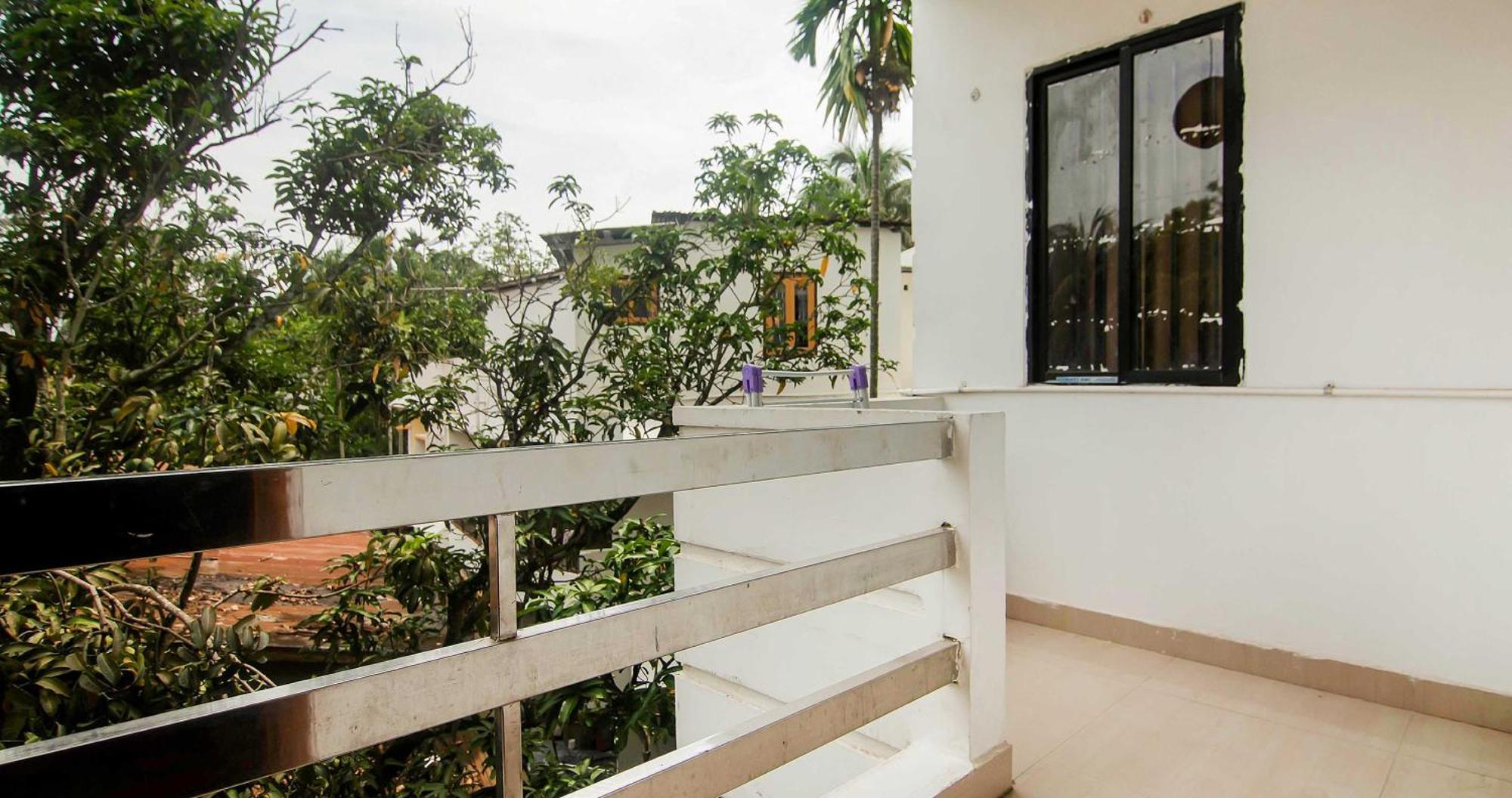 Hotel Collection O The Blu Bell Nizarapar Path Guwahati Exterior foto