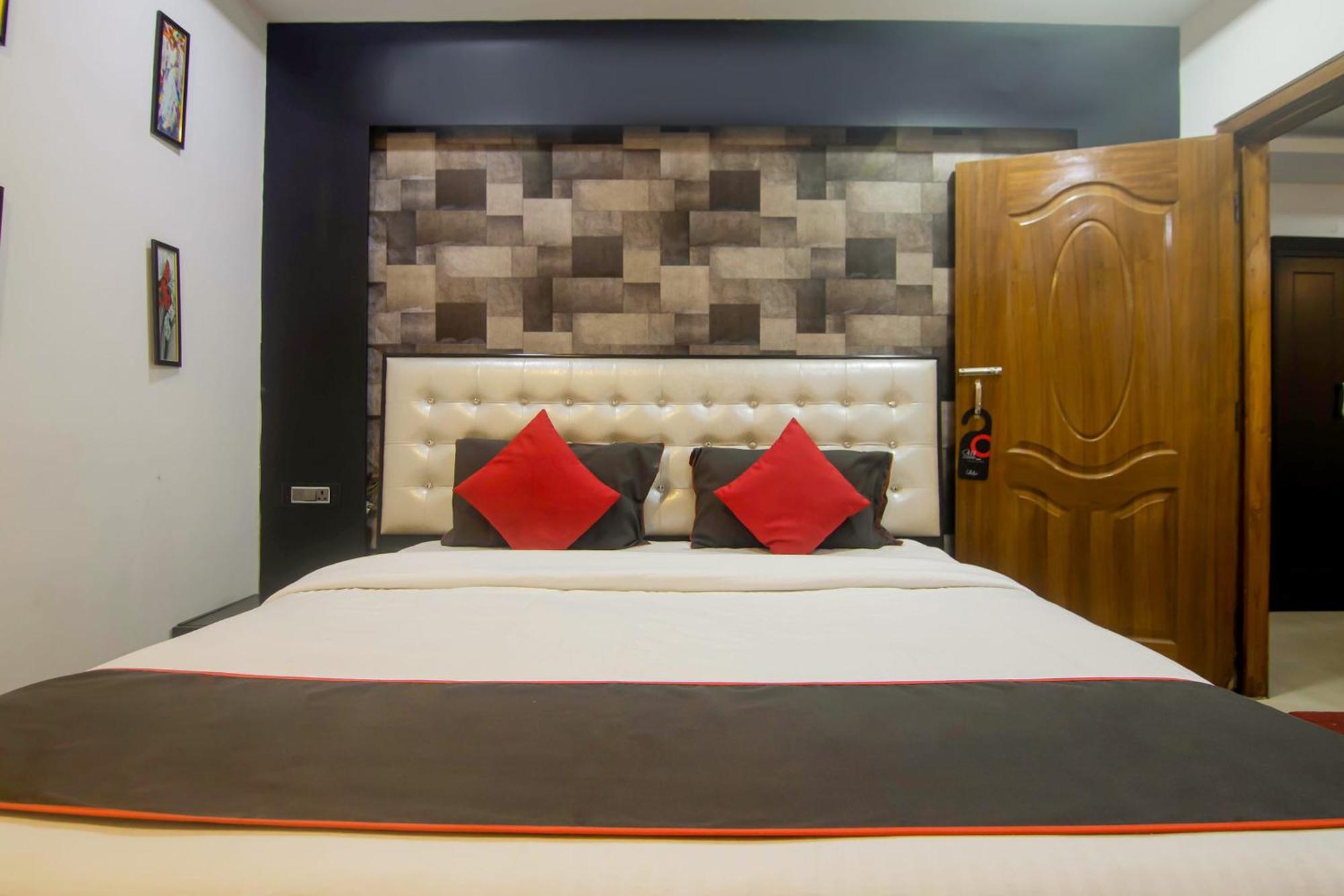 Hotel Collection O The Blu Bell Nizarapar Path Guwahati Exterior foto