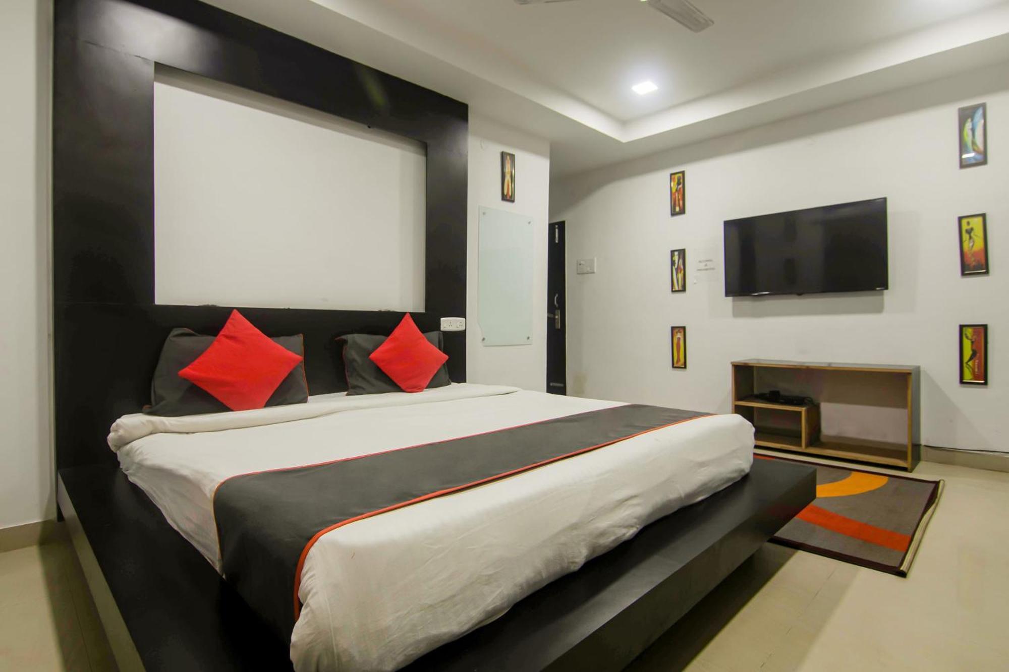 Hotel Collection O The Blu Bell Nizarapar Path Guwahati Exterior foto
