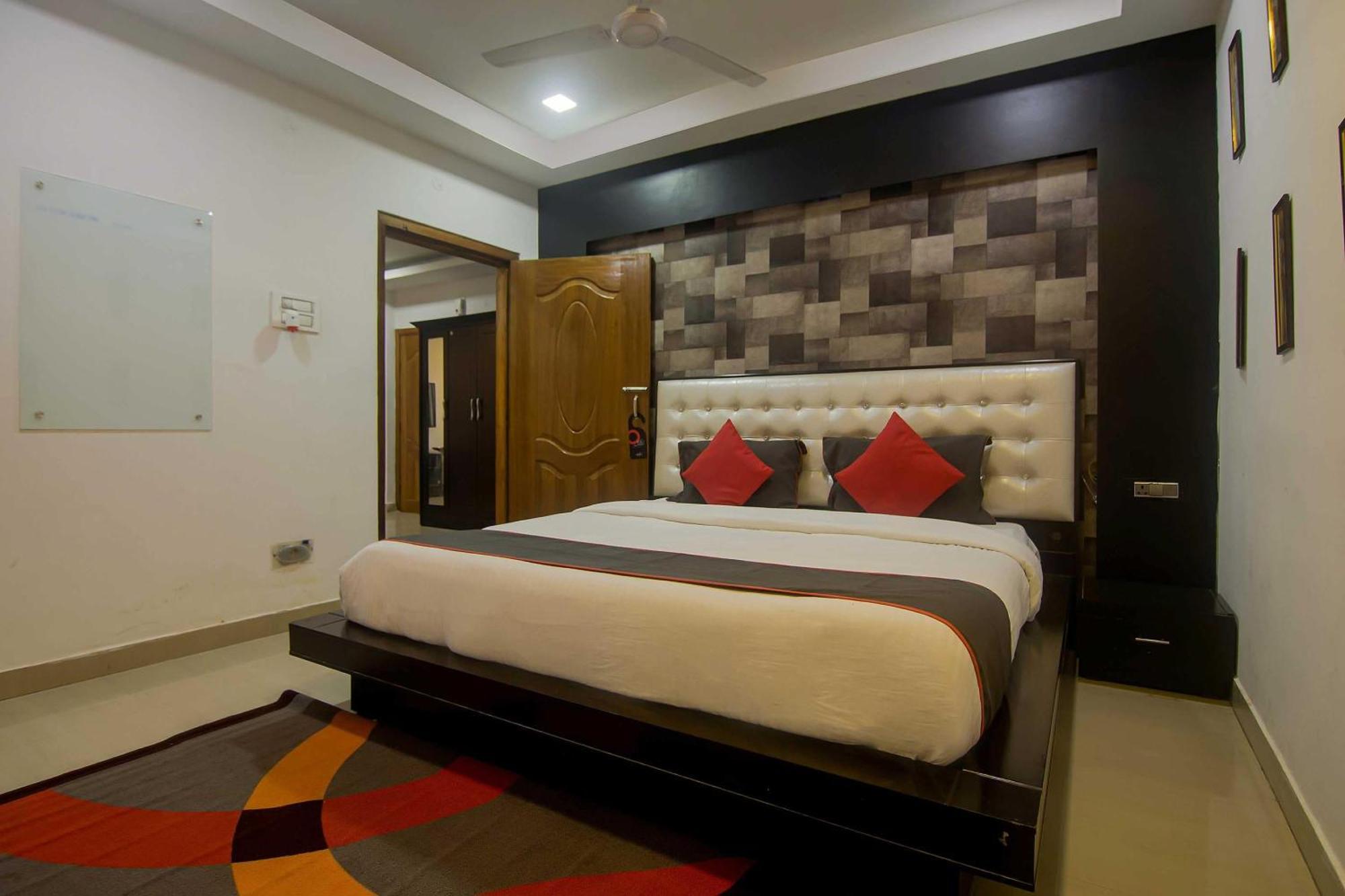 Hotel Collection O The Blu Bell Nizarapar Path Guwahati Exterior foto